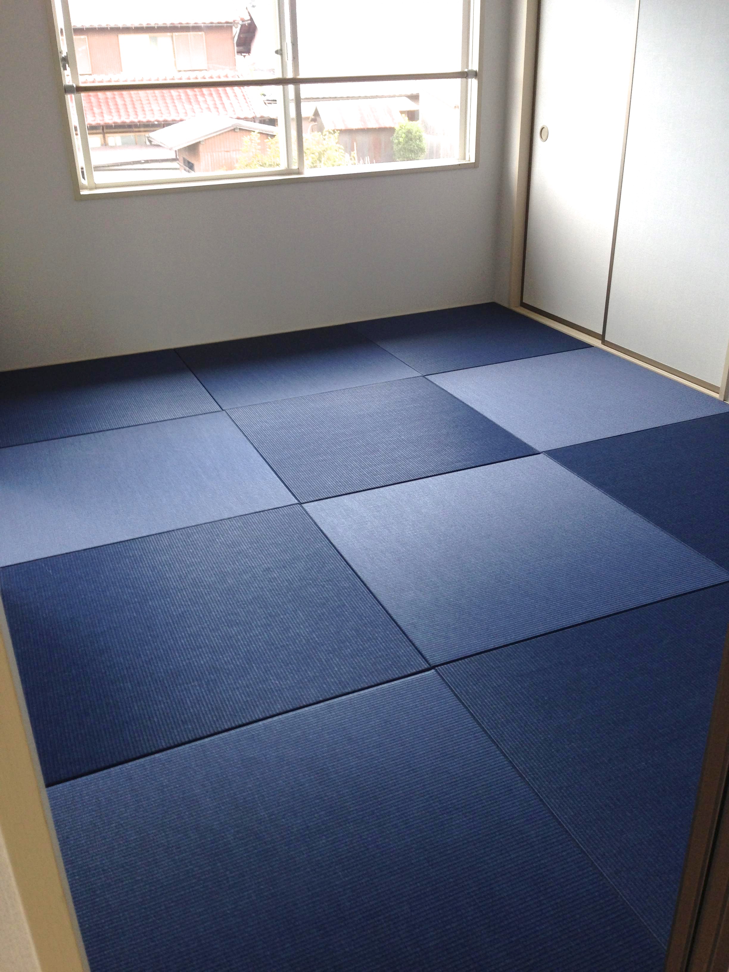 清流藍色の置き畳を敷いた部屋