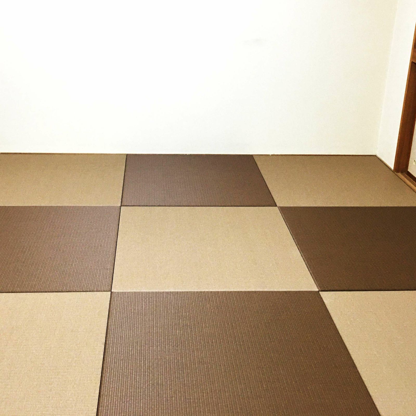 小麦色と胡桃色の2色の畳